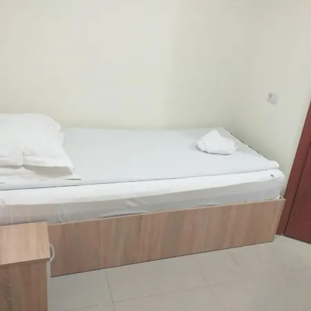 Hotel Top Central מלון 2*