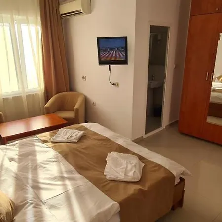 Hotel Top Central מלון 2*